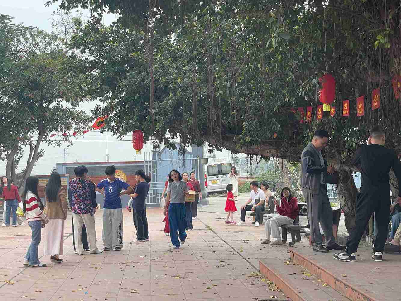 Không khí lễ đầu năm tại Đền Quýt nhộn nhịp, nền nếp