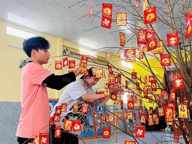 Cứ mỗi dịp Tết đến xuân về, chùa Kim Liên lại chuẩn bị lộc để người dân đến hái, gửi gắm niềm tin và hy vọng cho một năm mới bình an, may mắn. Ảnh: Chùa Kim Liên