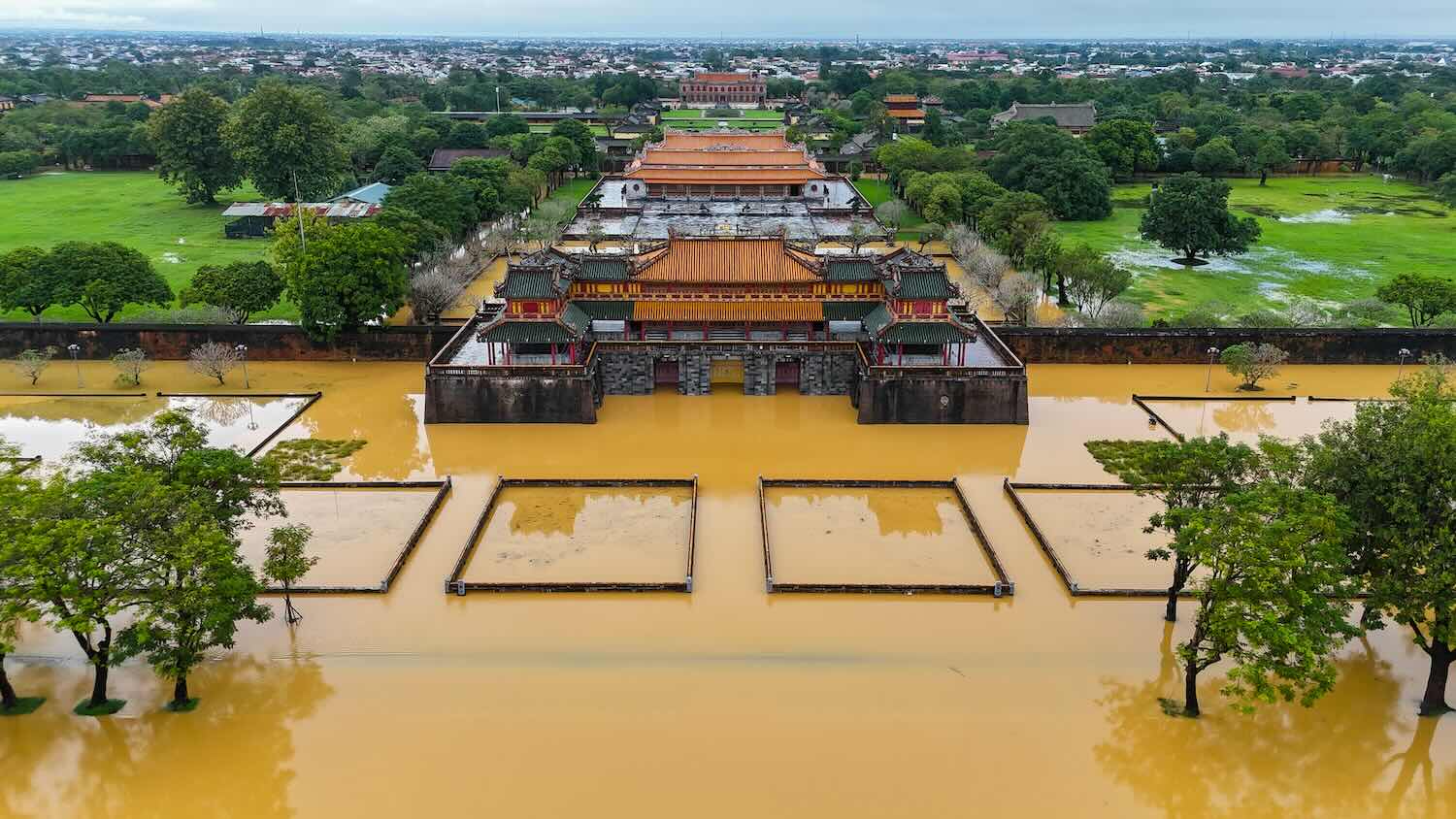 Hue relic submerged in floods. Photo: Nguyen Luan.