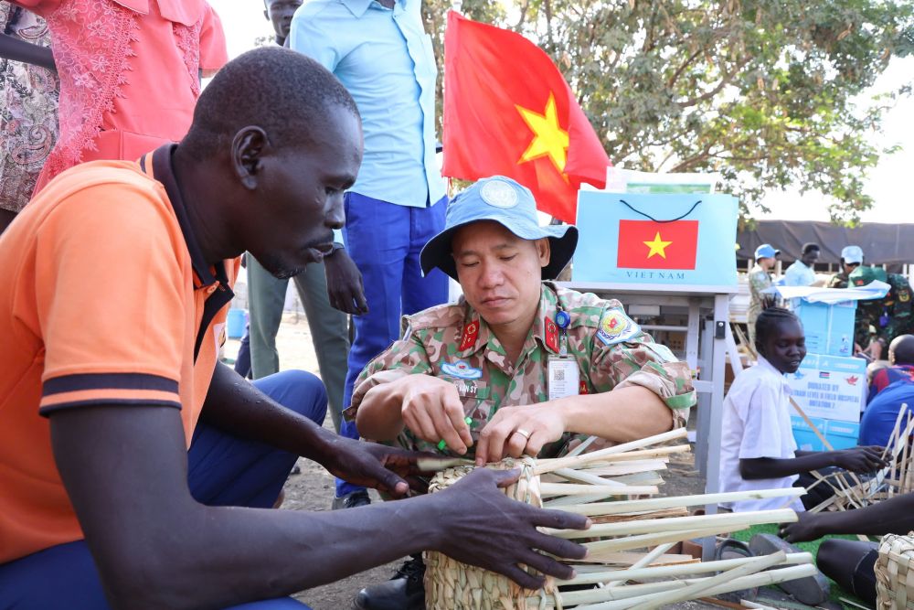 Vietnamese blue helmet soldiers bring the colors of spring to Bentiu. Photo: GGHB Department