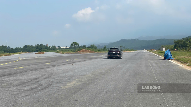 Các phương tiện có thể di chuyển dễ dàng trên Tỉnh lộ 156. Ảnh: Đinh Đại