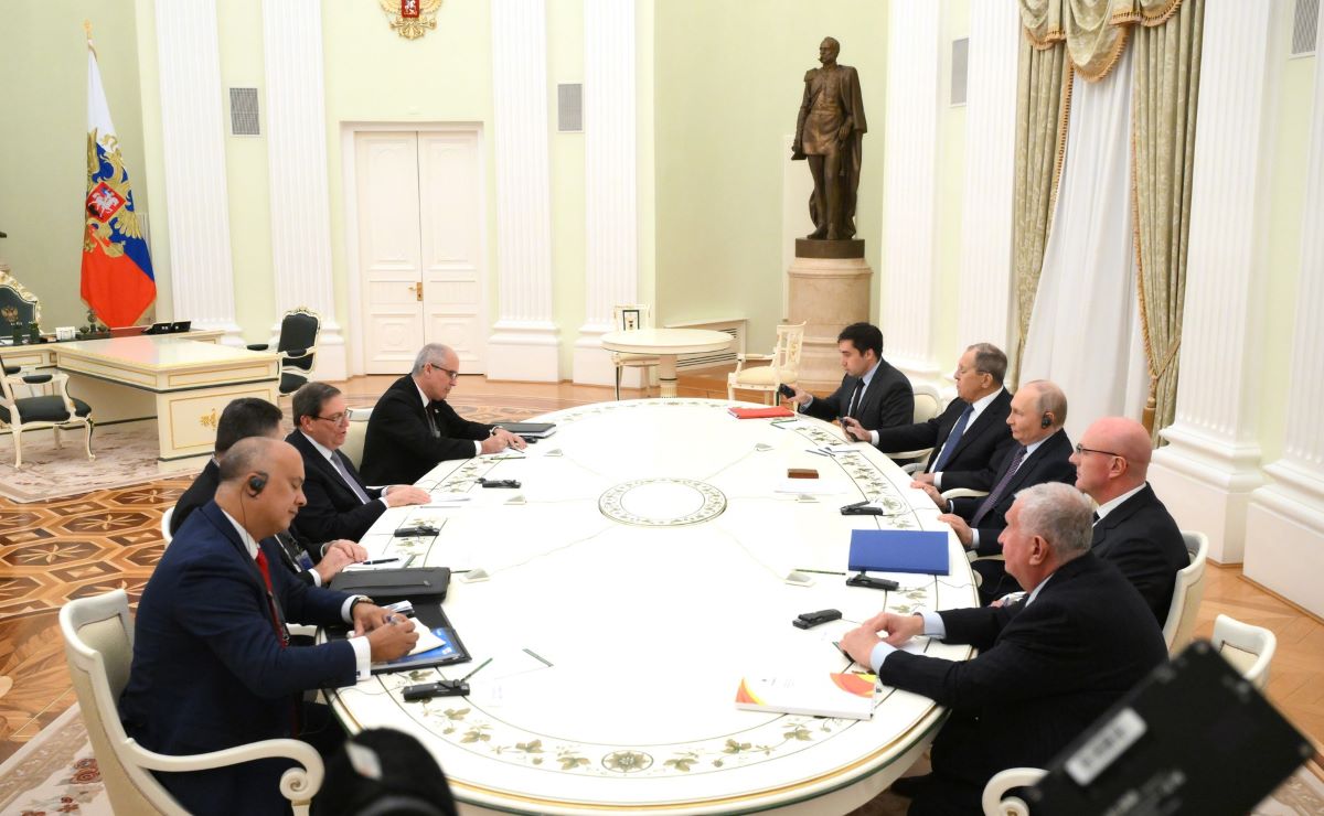 Tổng thống Nga Vladimir Putin tiếp Bộ trưởng Ngoại giao Cuba Bruno Rodriguez Parrilla tại Điện Kremlin, ngày 18.2.2026. Ảnh: Kremlin