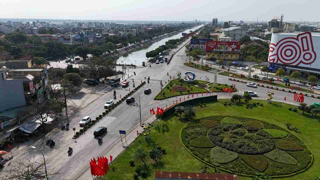 Spring travel at the beginning of the year in Hung Yen, roads are clear, vehicles run smoothly, no congestion. Photo: Minh Anh