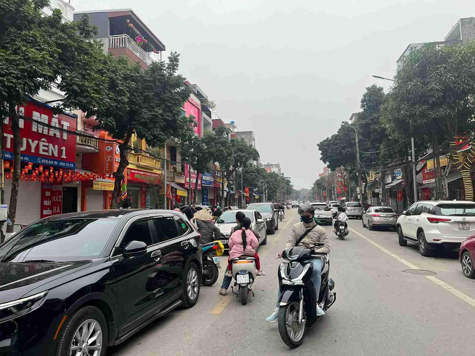 Phương tiện di chuyển ổn định tại khu vực phường Phố Hiến trong ngày mùng 3 Tết.