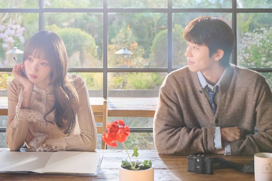 Lee Sung Kyung and his co-star. Photo: Producer