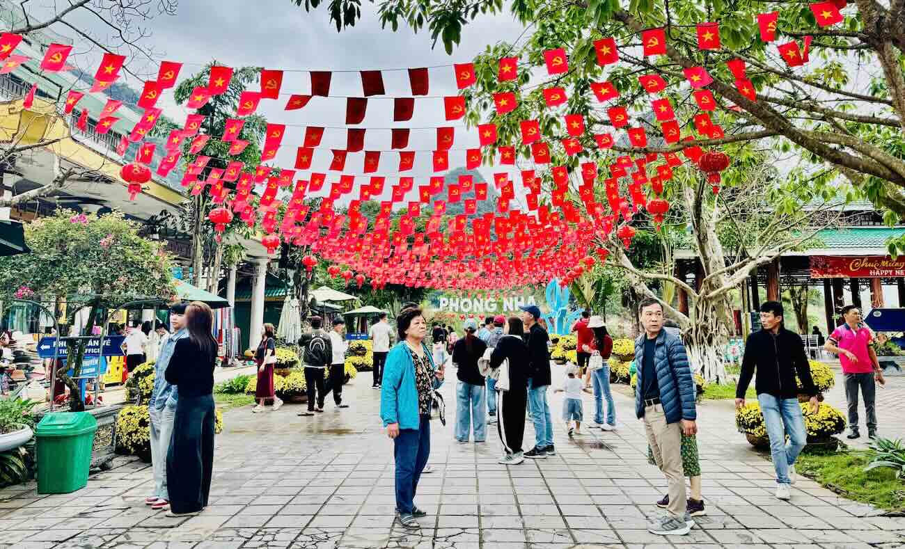Many tourists come to Phong Nha - Ke Bang during the 2 days of Lunar New Year 2026. Photo: Xuan Son