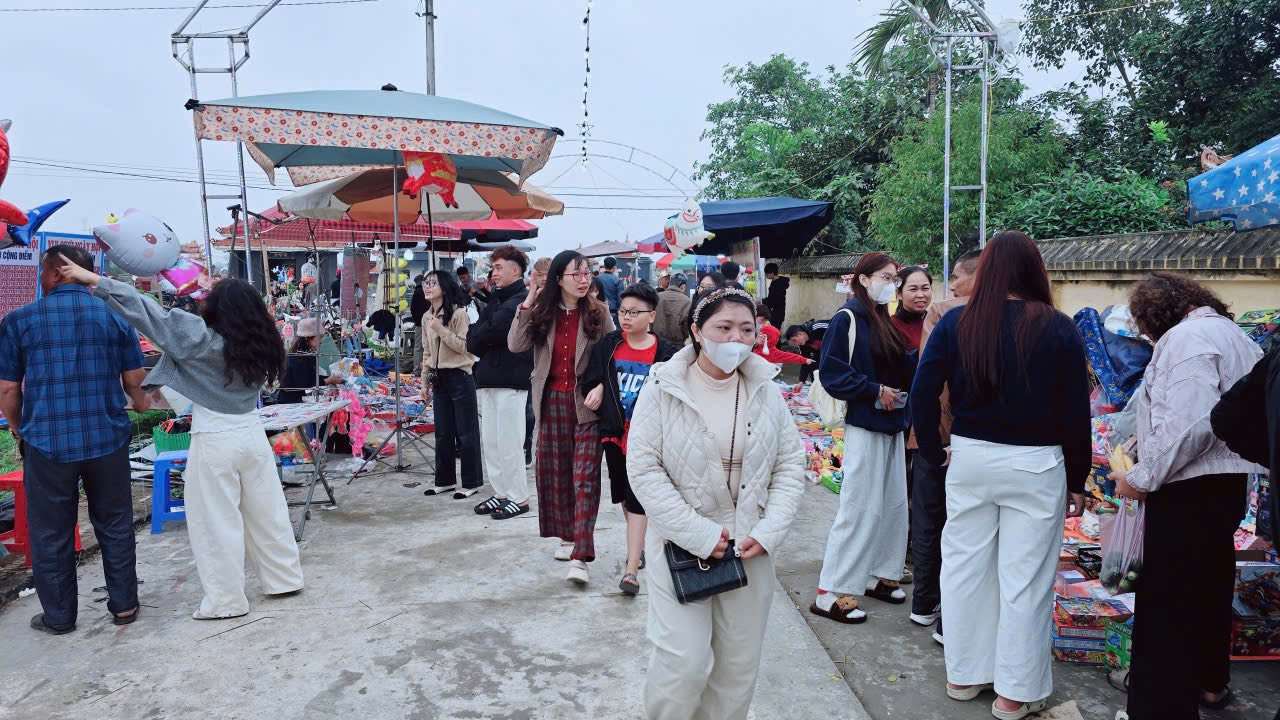 Chợ Nẽ – điểm hẹn văn hóa, tâm linh và sinh hoạt cộng đồng đầu xuân.