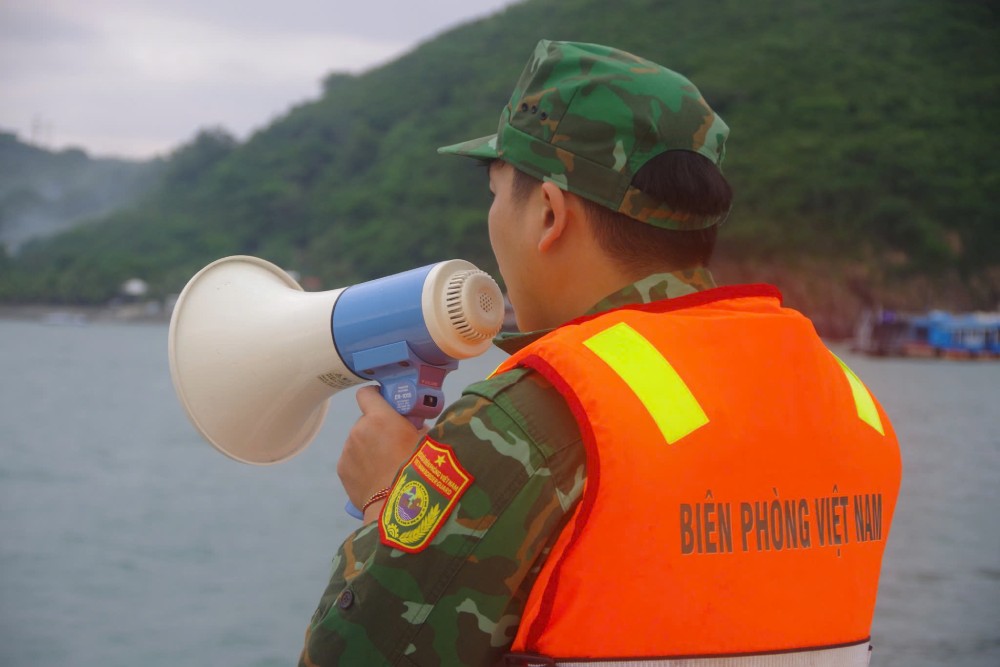 Article 4 of the draft Decree has proposed regulations on salaries, wages, allowances and support for people who are mobilized and mobilized to perform tasks in emergency situations. Photo: Ai Van