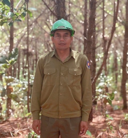 Anh K’ Chiểu - Công đoàn Công ty TNHH MTV Lâm Nghiệp Di Linh luôn tự hào với công việc trực trong những ngày Tết, góp sức mình giữ màu xanh cho đại ngàn. Ảnh: Lâm Đức