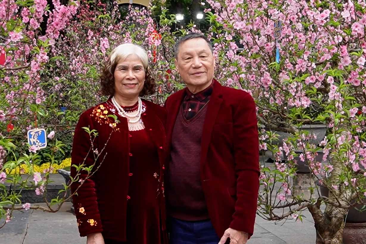 Tourists are overwhelmed by the hundred-tree pink peach garden in Hanoi