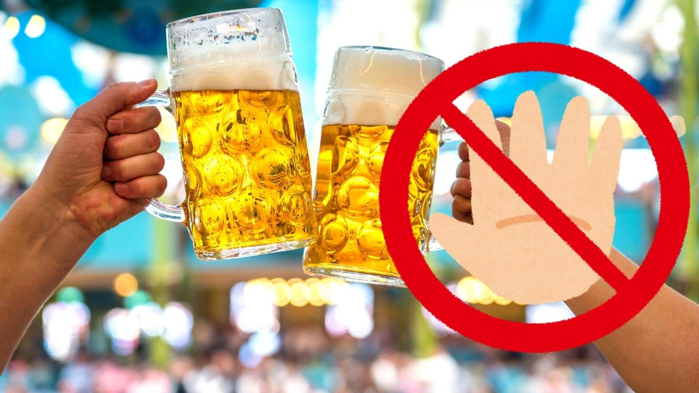 Theo Luật Phòng, chống tác hại của rượu, bia 2019, việc, sử dụng lời nói hoặc hành vi để buộc người khác phải uống rượu bia — dù là trong các cuộc vui, liên hoan hay dịp lễ Tết — đều bị coi là vi phạm pháp luật. Ảnh minh hoạ: Canva