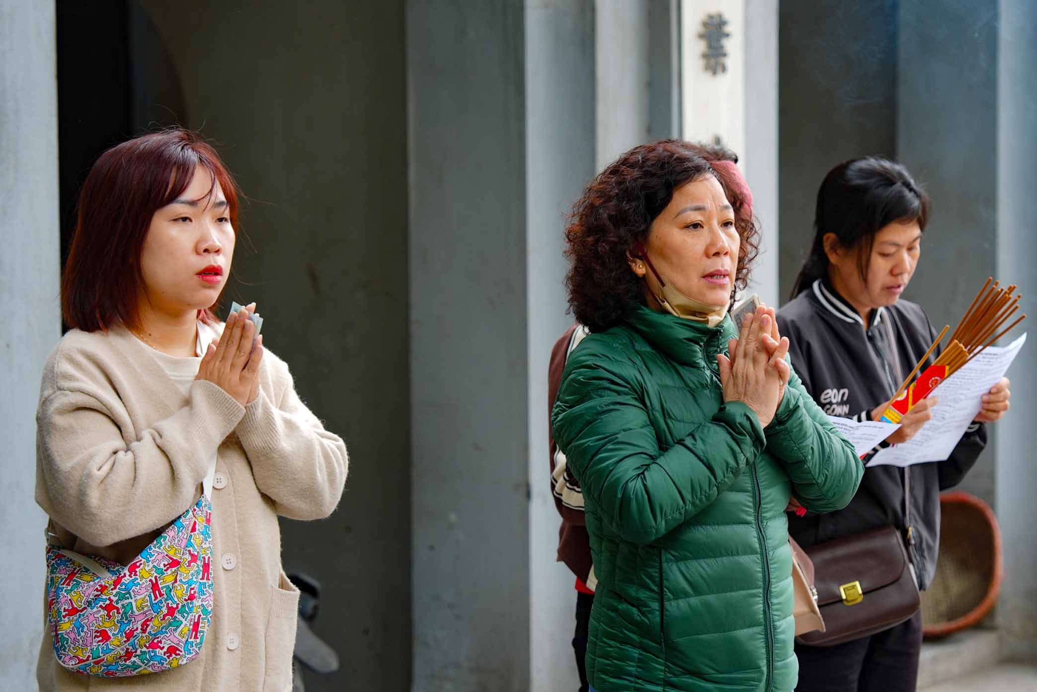 Phong tục đi lễ chùa đầu năm là nét văn hóa truyền thống, đồng thời thể hiện đời sống tín ngưỡng tâm linh lâu đời của người Việt.