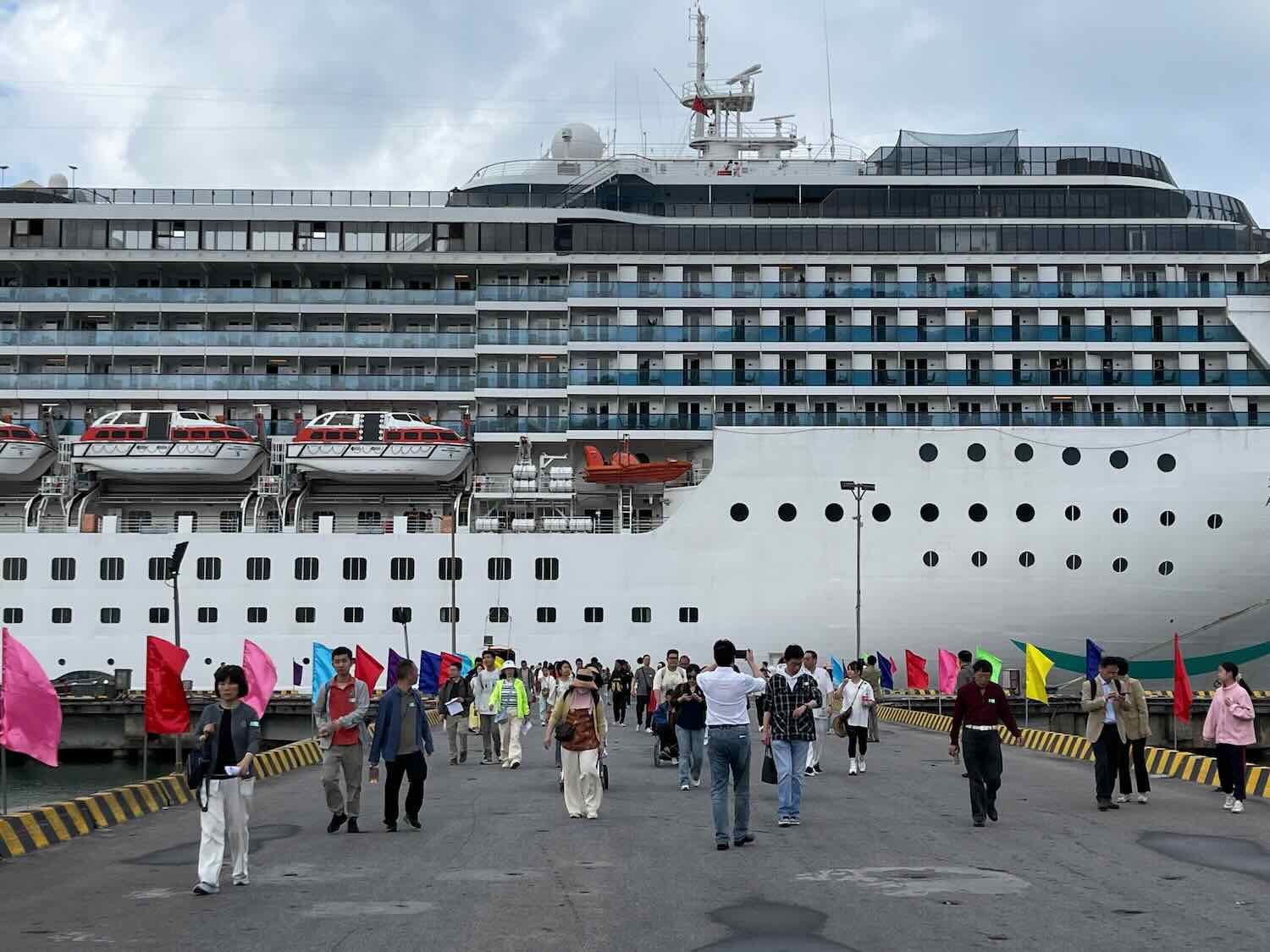 Ship carrying thousands of tourists to Hue. Photo: T. Dung