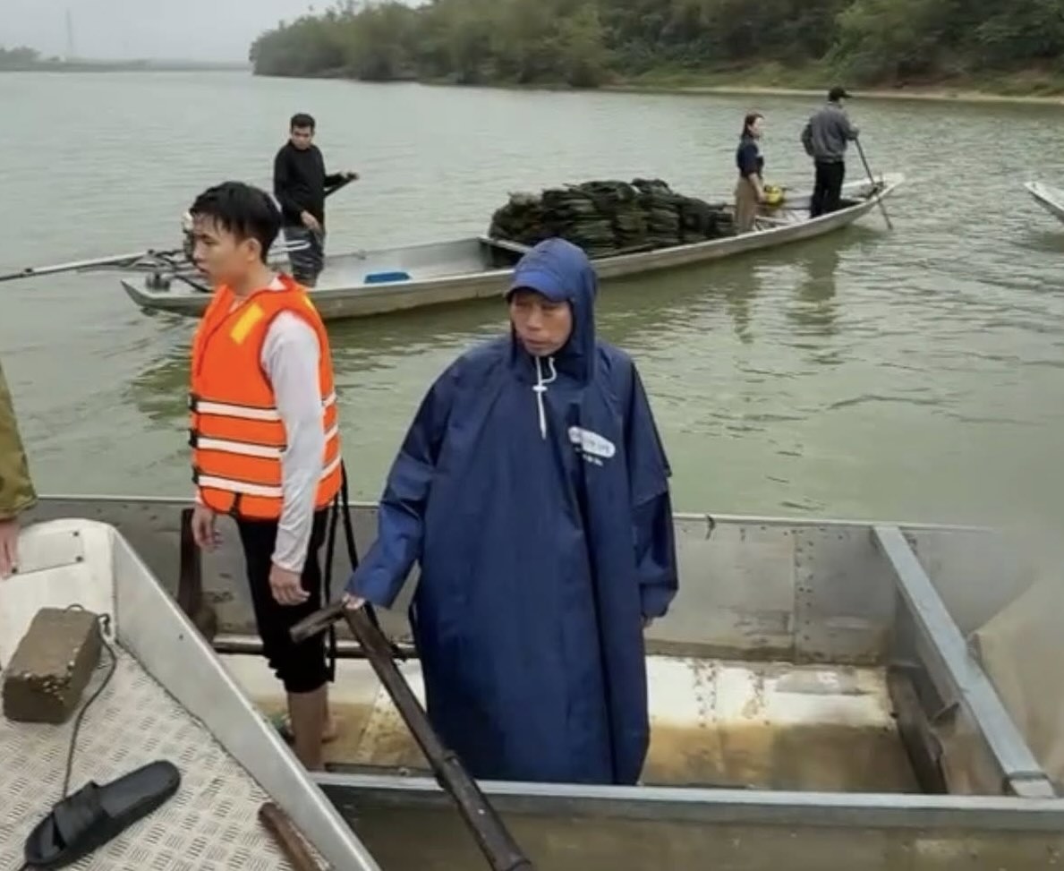 Functional forces search for missing people. Photo: Thanh Son