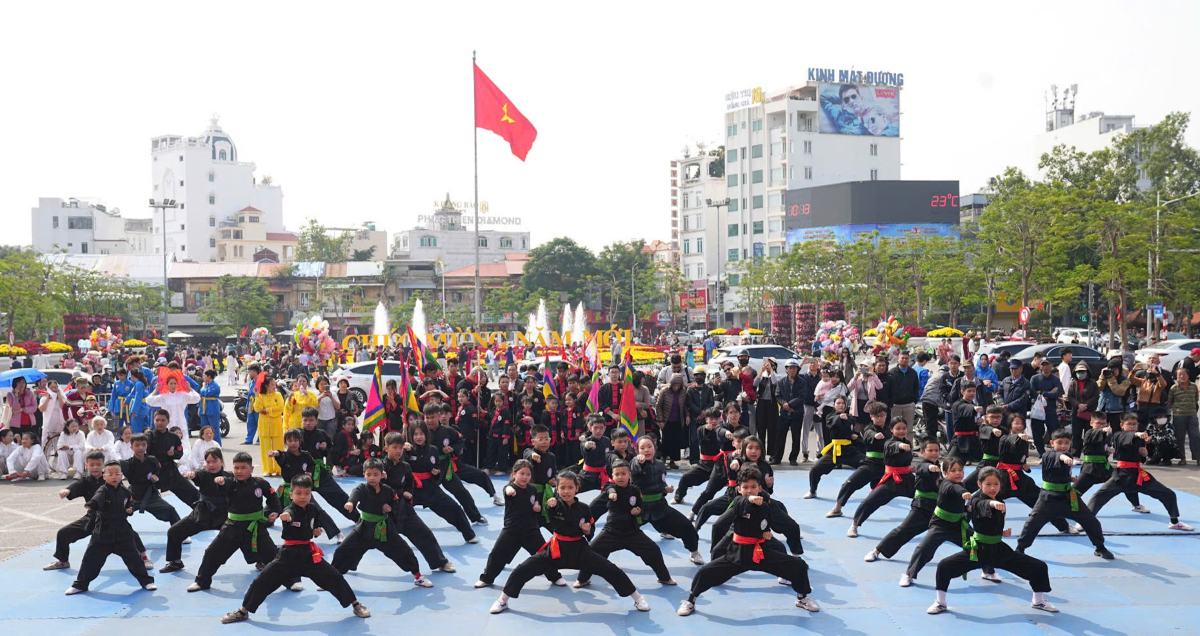 14 tiết mục nhiều màu sắc, mang đến thành công cho chương trình văn hóa thể thao dịp đầu xuân Bính Ngọ 2026. Ảnh: Đàm Thanh