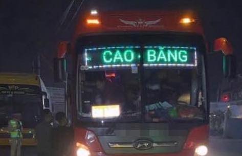 Overloading 109 passengers, the car owner and driver received a total fine of 225 million VND. Photo: Traffic Police Department