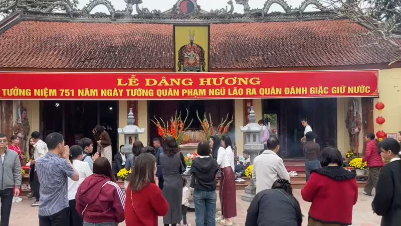 Phu Ung Temple. Photo: Minh Duong