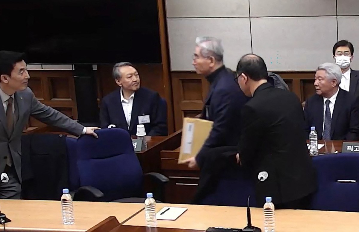 Former South Korean President Yoon Suk Yeol (second from the left) in the trial on February 19, 2026. Photo: AFP