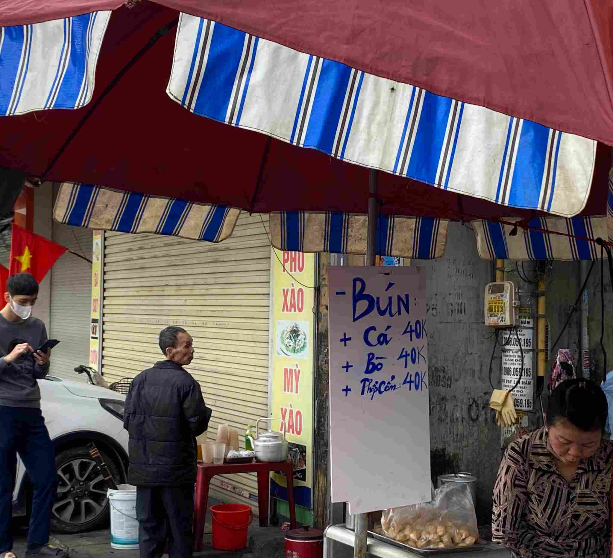 Một số hàng quán, dịch vụ ăn uống tăng giá so với trước Tết. Ảnh: Thanh Bình