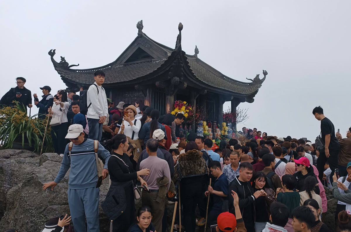 Yen Tu Pagoda in the first days of the new year. Photo: Yen Tu Pagoda