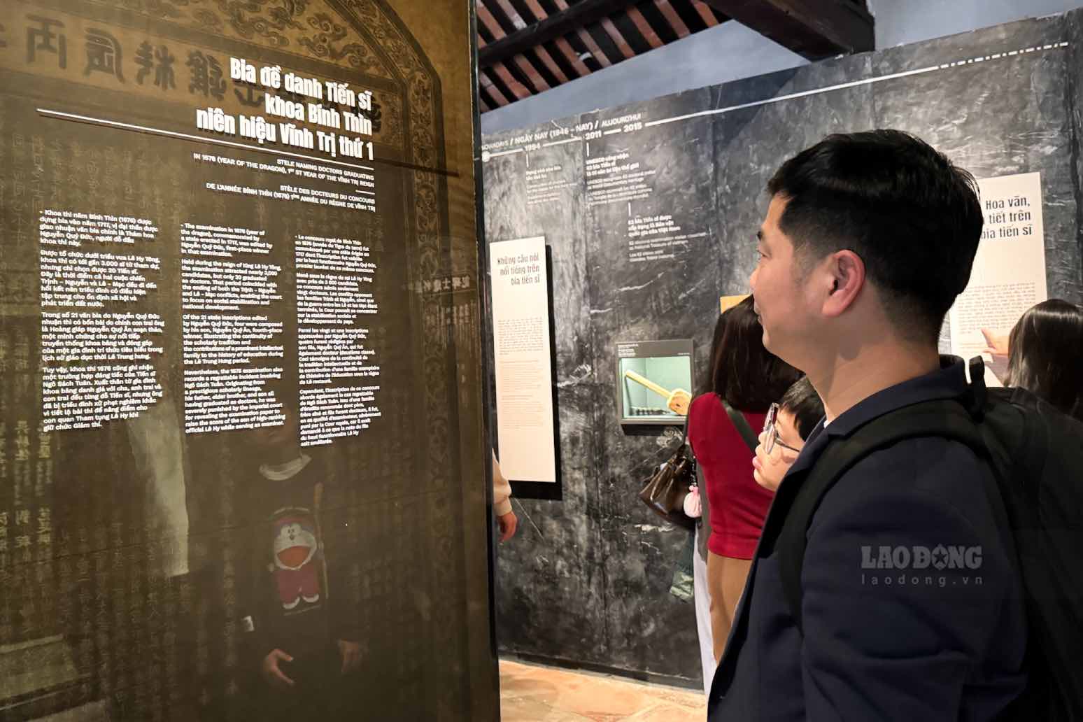 Anh Lưu Danh Nam (Hà Nội) cùng gia đình đến Văn Miếu - Quốc Tử Giám vào chiều mùng 3. Ảnh: Hải Nguyễn