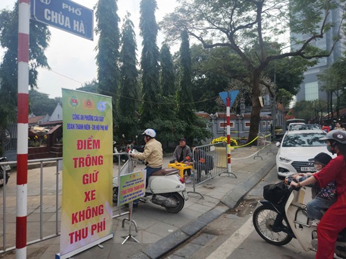 A free parking spot in the Chua Ha area during the Binh Ngo Tet 2026. Photo: Minh Hanh