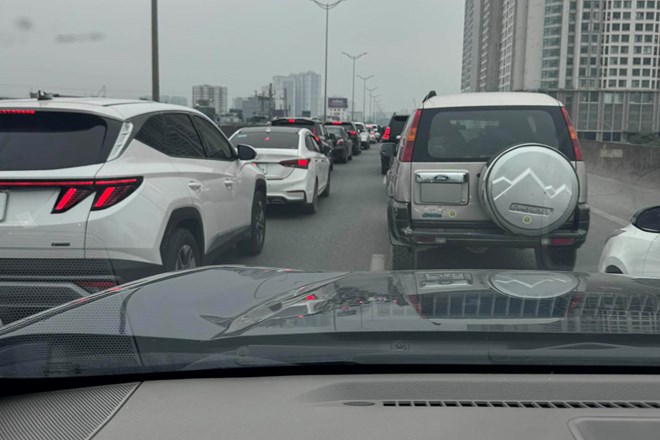 Hình ảnh ùn tắc hàng km tại Vành đai 3 vào ngày mùng 2 Tết Bính Ngọ (18.2). Ảnh: Nguyễn Quỳnh