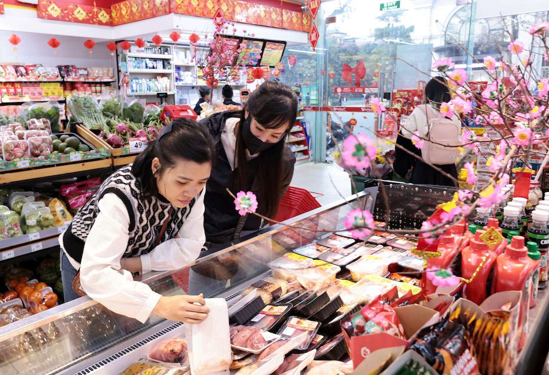 설날 3일 상품 공급이 풍부하고 가격이 안정적이며 비정상적인 가격 인상은 발생하지 않았습니다. 사진: 탁람