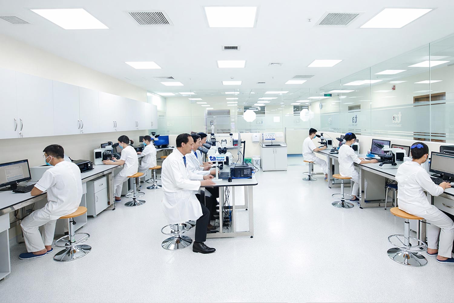 Trung tâm Giải phẫu bệnh & Tế bào trong chẩn đoán ung thư thuộc Hệ thống Bệnh viện Đa khoa Tâm Anh tự hào trở thành đơn vị đầu tiên tại Việt Nam đạt chuẩn quốc tế ISO 15189:2012. Ảnh: BVĐK Tâm Anh