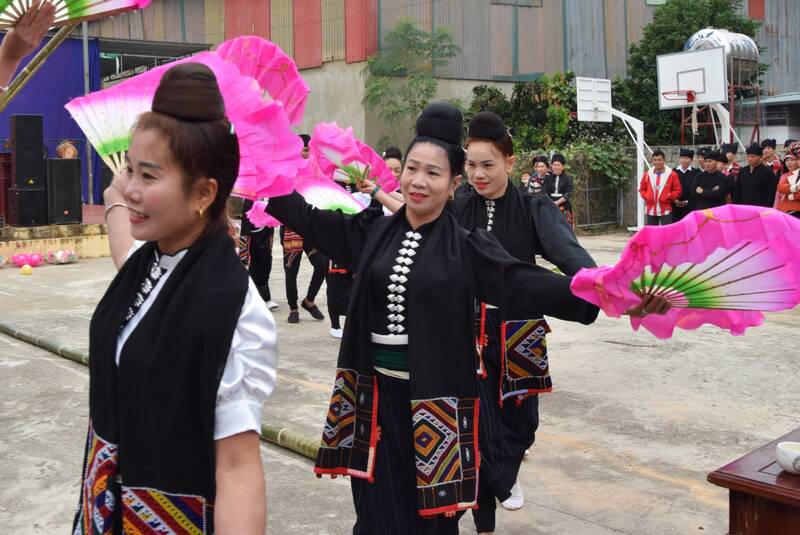 Người tham gia múa xòe Thái được gọi là “xao xe”. Ảnh: Trường Sơn