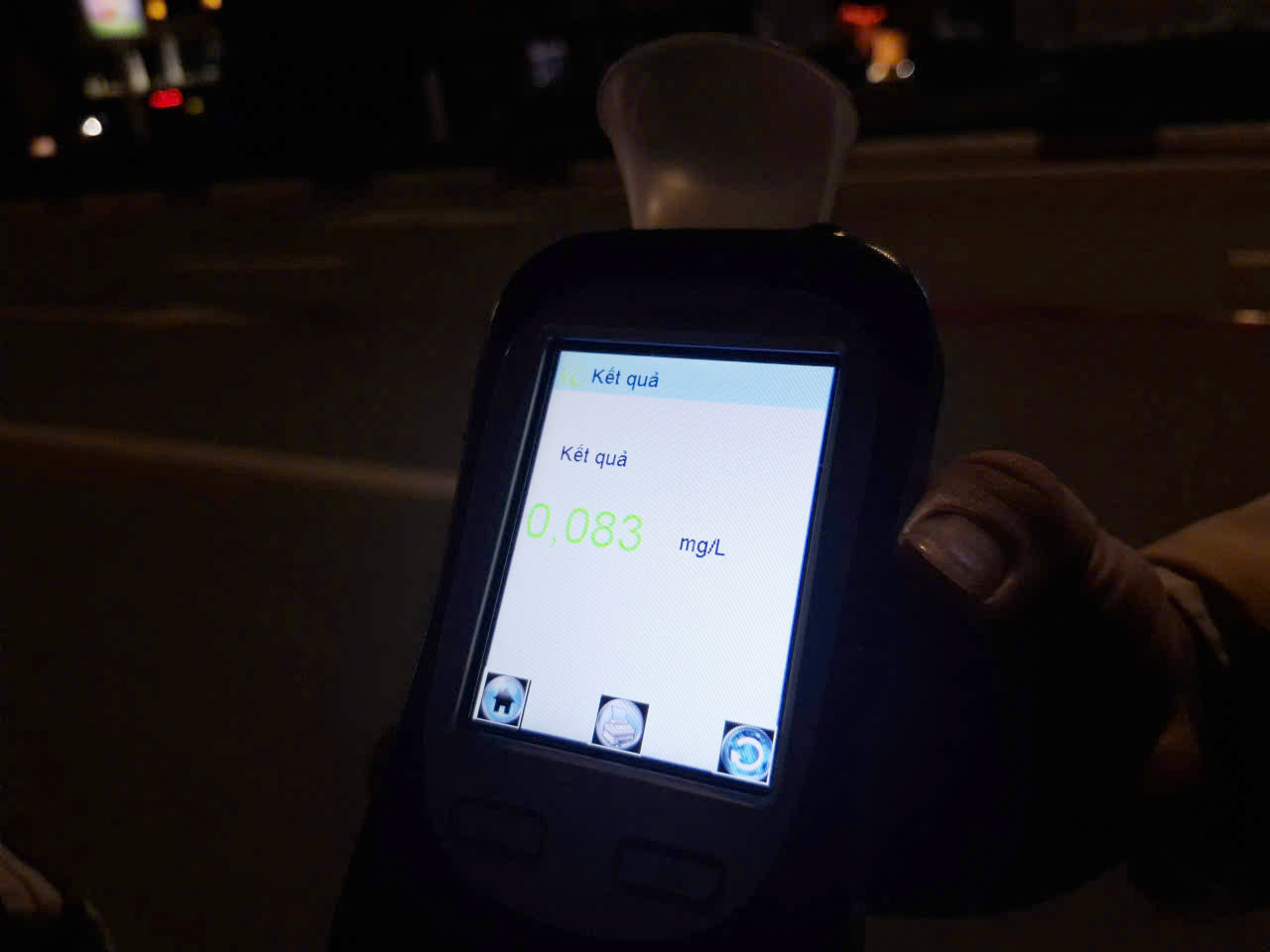 Kết quả vi phạm nồng độ cồn của anh L. Ảnh: Trần Tuấn