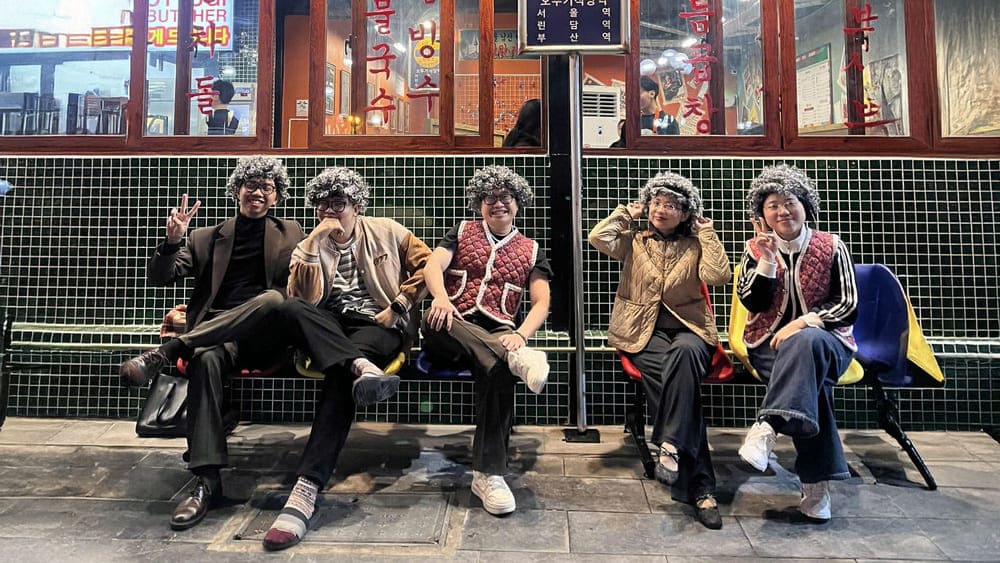 Meeting friends will help strengthen feelings, which is one of the meaningful reasons for the beginning of the new year. Photo: Tuan Dat