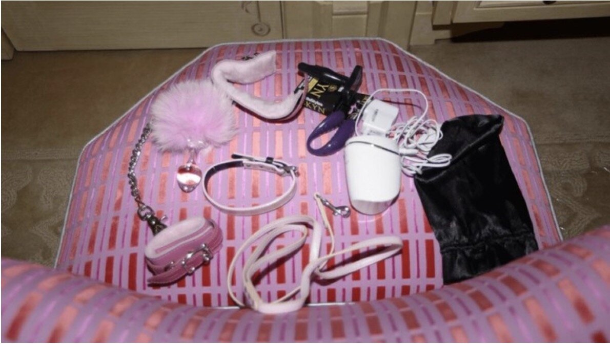 Trong hồ sơ Epstein có nhiều hình ảnh liên quan đến tình dục. Ảnh: Bộ Tư pháp Mỹ