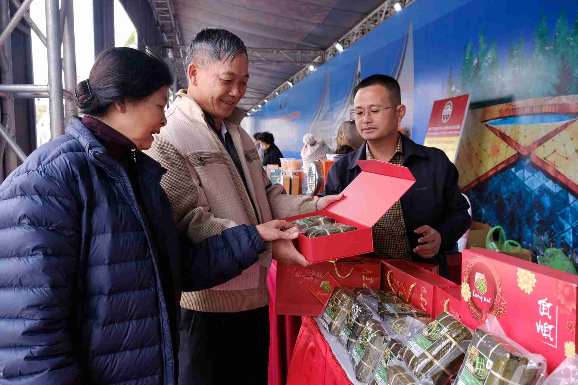 Bánh chưng nếp quýt Đạ Tẻh được khách hàng ưa chuộng lựa chọn trong những ngày Tết. Ảnh: Phúc Khánh 