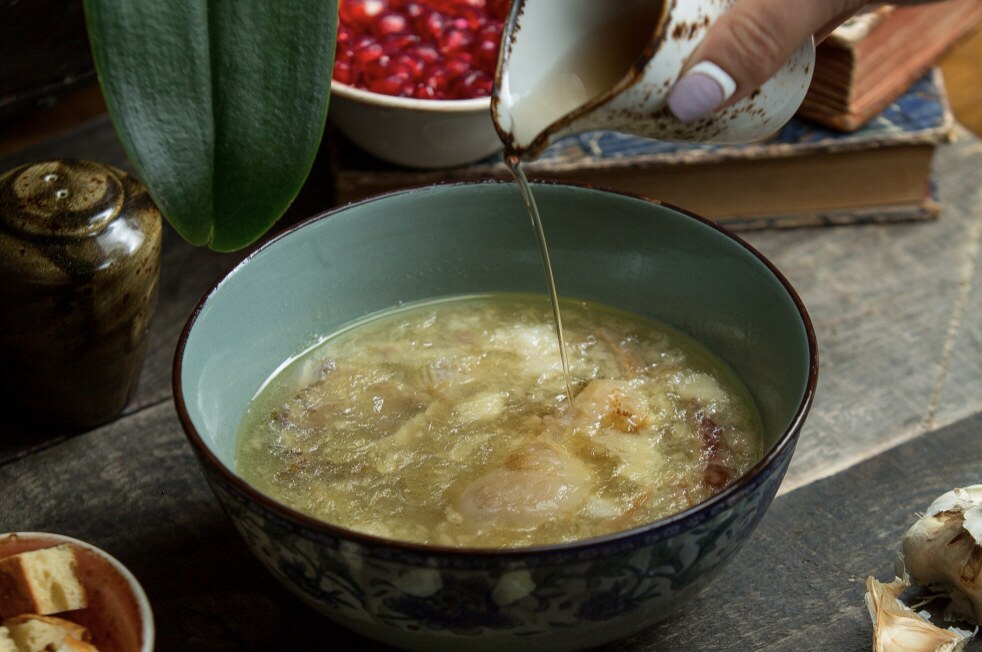 Bone broth and collagen supplements are both rich in amino acids that are beneficial for health. Photo: Thuy Duong