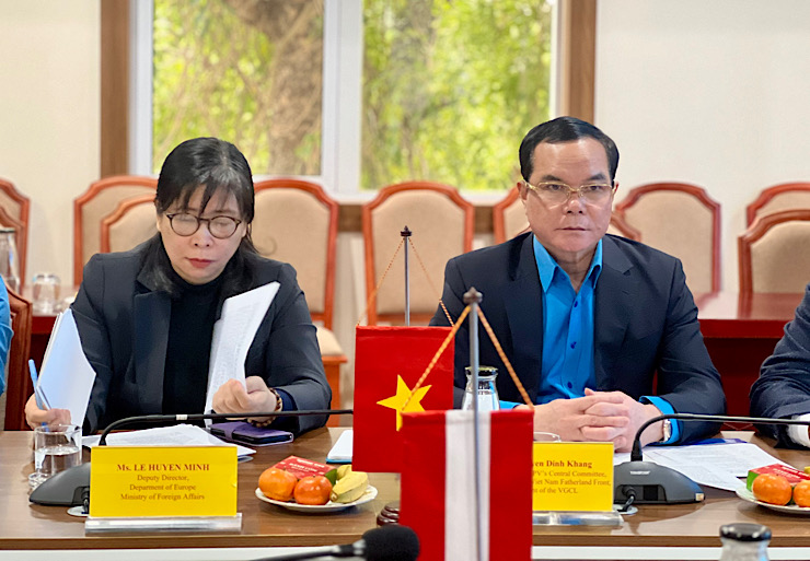 Mr. Nguyen Dinh Khang - Member of the Party Central Committee, Vice Chairman of the Central Committee of the Vietnam Fatherland Front, President of the Vietnam General Confederation of Labor at the talks. Photo: Kieu Vu