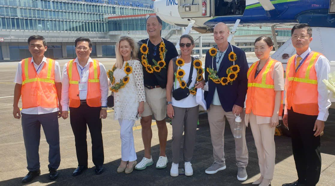 Group of US billionaire tourists arrive at Van Don International Airport in 2025. Photo: Nguyen Hung