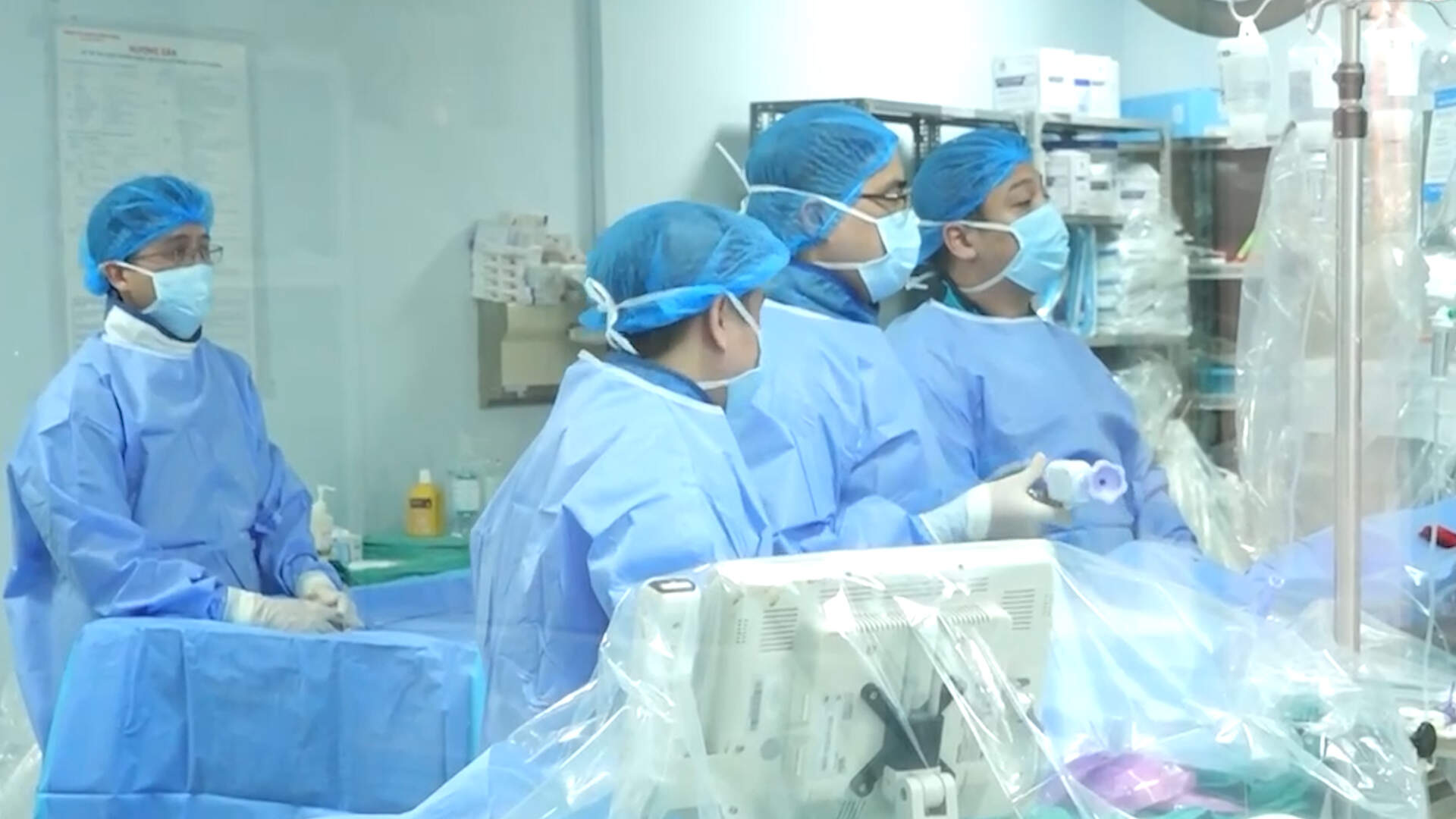 Doctors warn of the risk of cardiovascular disease, paralysis of the No. 7 nerve when it's cold