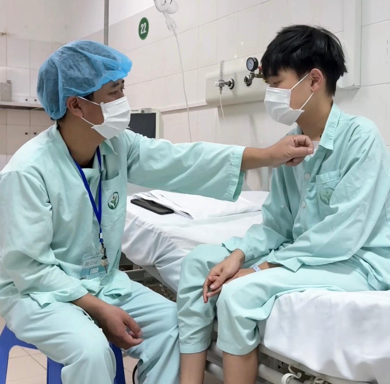 Doctor revives life from the hands of death for Hanoi student. Photo: BVCC