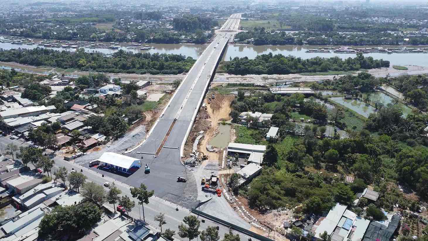 Cầu Thống Nhất tại nút giao đường Võ Thị Sáu, phường Trấn Biên, tỉnh Đồng Nai. Ảnh: HAC