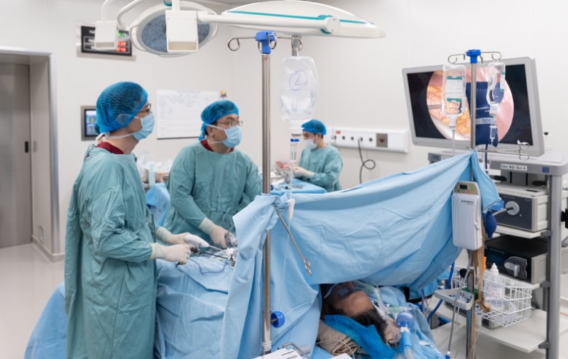 Doctors perform surgery on 3 types of primary cancer at the same time. Photo: BVCC