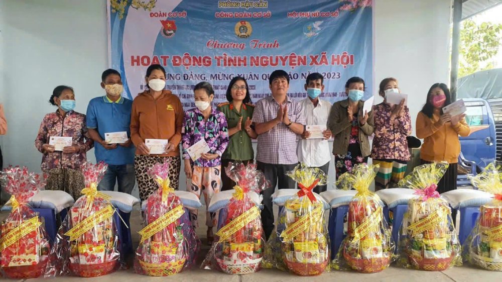 Các hoạt động ý nghĩa đã góp phần tạo hình ảnh đẹp của người chiến sĩ Công an trong lòng nhân dân. Ảnh: NVCC