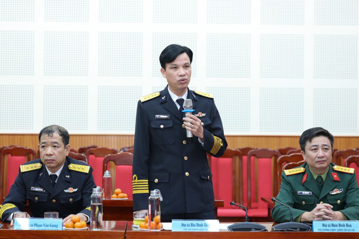 Đại tá Bùi Đình Tiệp - Phó Chủ nhiệm Chính trị Quân chủng Hải quân chia sẻ tại buổi lễ. Ảnh: Hải Nguyễn