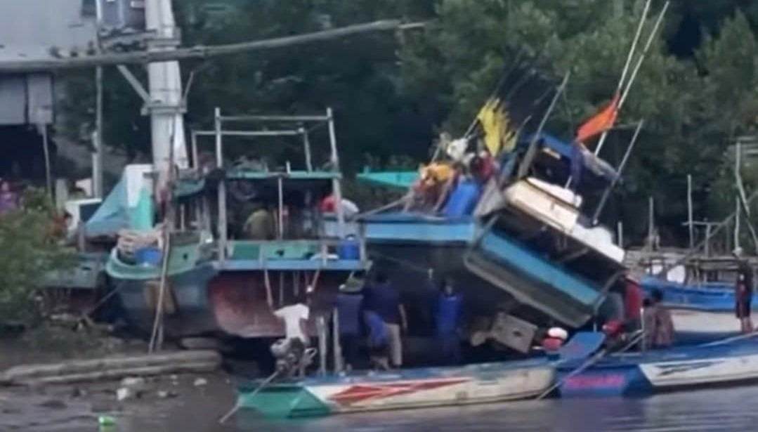 Hiện trường vụ tai nạn hi hữu khiến một người chết do sửa ghe tại Cà Mau. Ảnh: Người dân cung cấp.