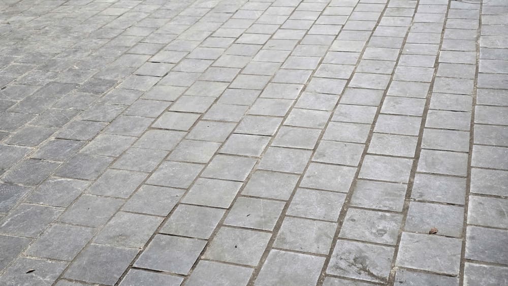 Please note some principles when choosing suitable garden tiles. Photo: Tuan Dat