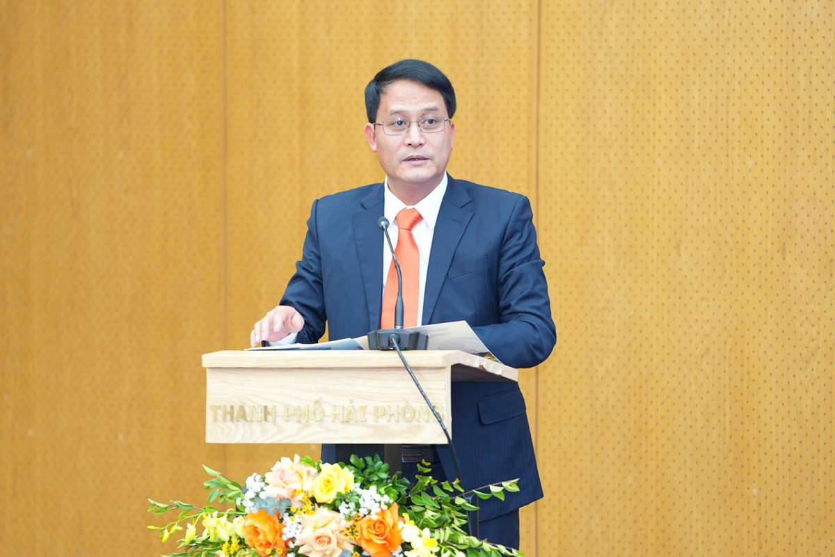 Tân Giám đốc Ban Quản lý dự án đầu tư xây dựng công trình nông nghiệp và phát triển nông thôn Hải Phòng Nguyễn Anh Sơn phát biểu nhận nhiệm vụ. Ảnh: Cổng TTĐT Hải Phòng