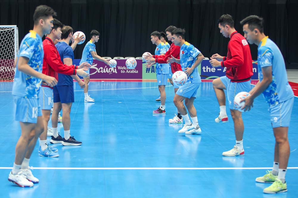 Tuyển futsal Việt Nam có buổi tập luyện ở địa điểm thi đấu trận tứ kết giải futsal châu Á 2026. Ảnh: VFF