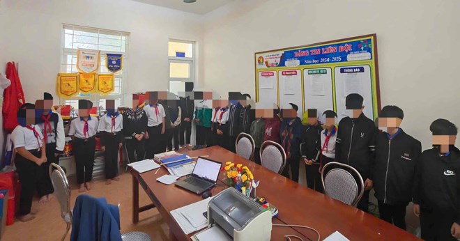 Công an mời 23 học sinh làm việc liên quan video nhảy múa với xe tải Công an mời 23 học sinh làm việc liên quan video nhảy múa với xe tải