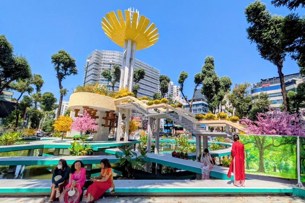 Hồ Con Rùa ở TPHCM sau khi được chỉnh trang.  Ảnh: Anh Tú