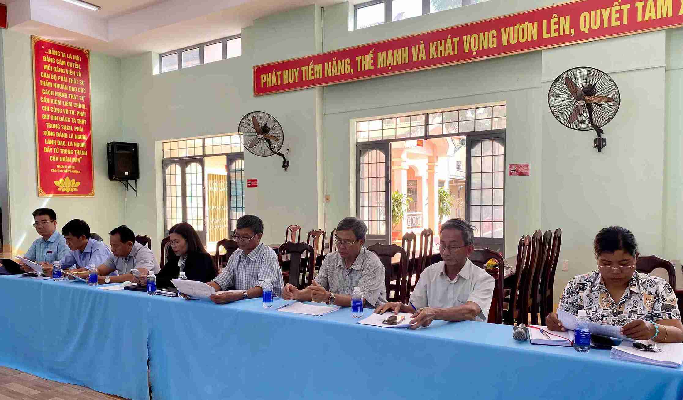 Các đại biểu tiến hành thảo luận. Ảnh: Phúc Kim